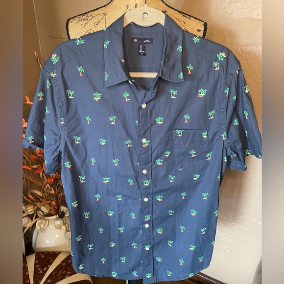 GAP Other - GAP Navy Palm Tree Casual Button Down Shirt short sleeve Sz L PTP 21.5” slimfit